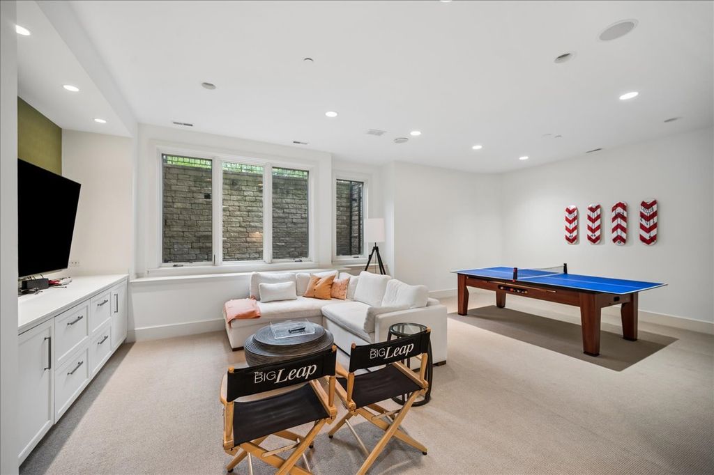 Image 32 of property listing at 779 Bob O Link Road, Highland Park, IL 60035