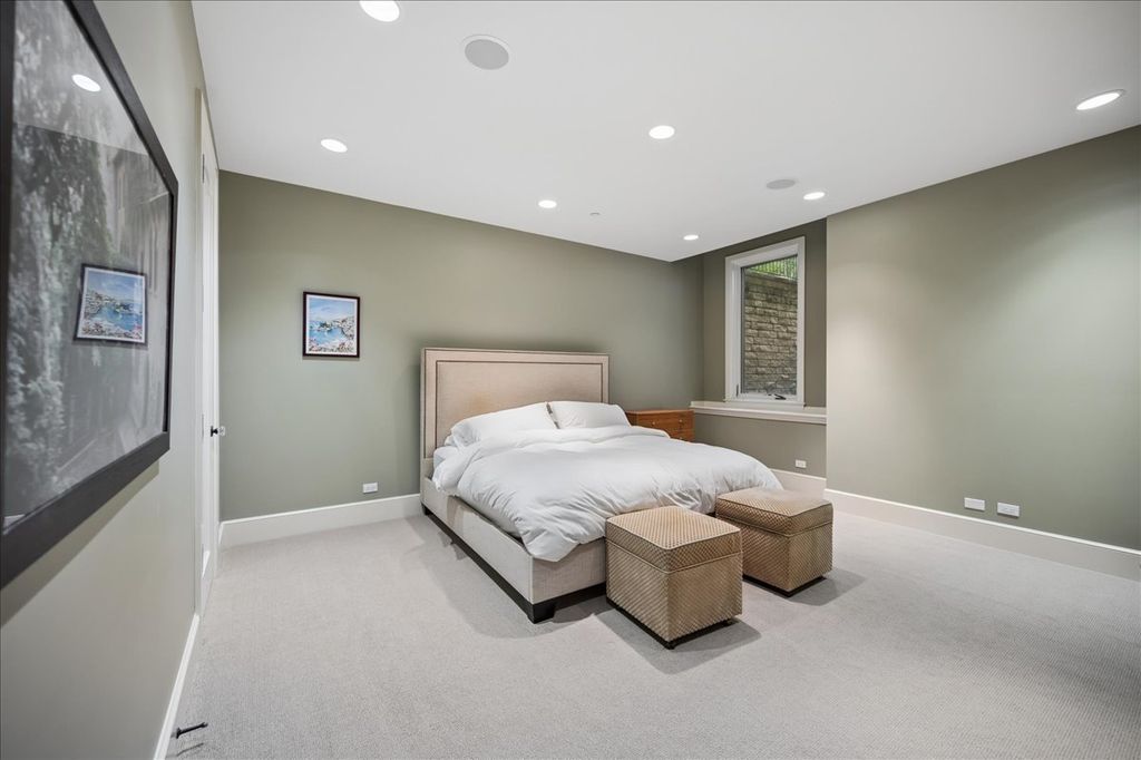 Image 35 of property listing at 779 Bob O Link Road, Highland Park, IL 60035