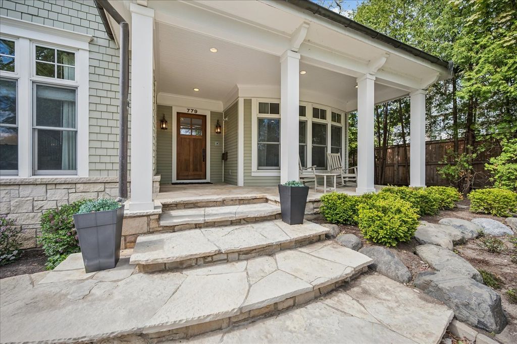 Image 5 of property listing at 779 Bob O Link Road, Highland Park, IL 60035