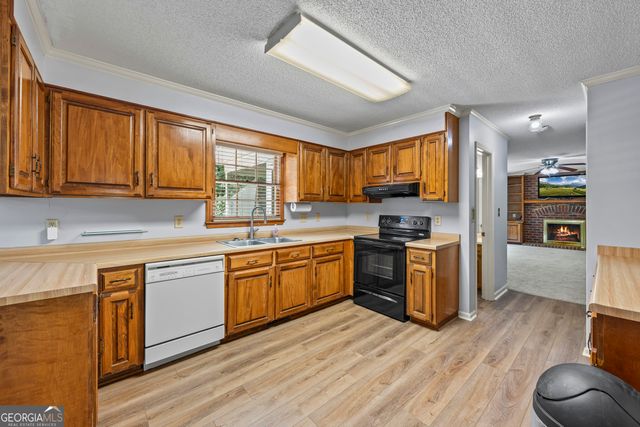 201 Chesterfield Road, Bogart, GA 30622
