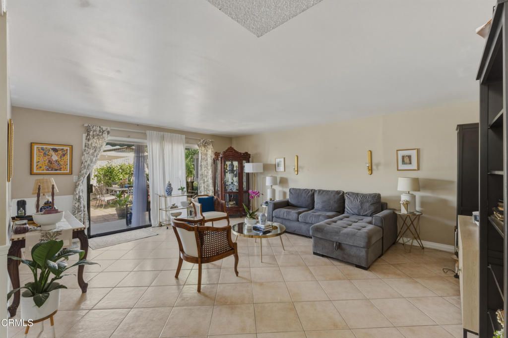 Image 10 of property listing at 12159 Hoyt Street, Sylmar, CA 91342