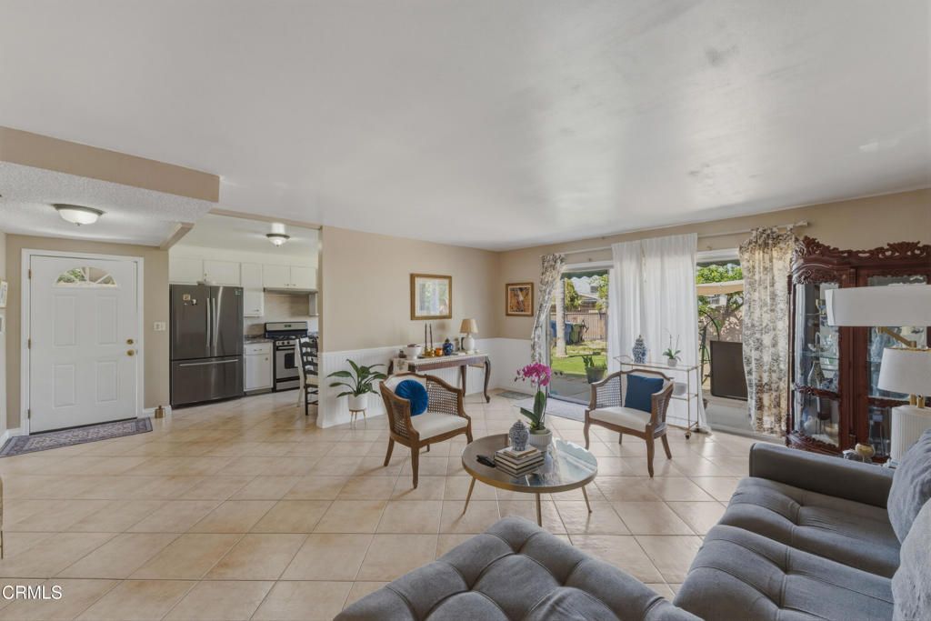 Image 11 of property listing at 12159 Hoyt Street, Sylmar, CA 91342