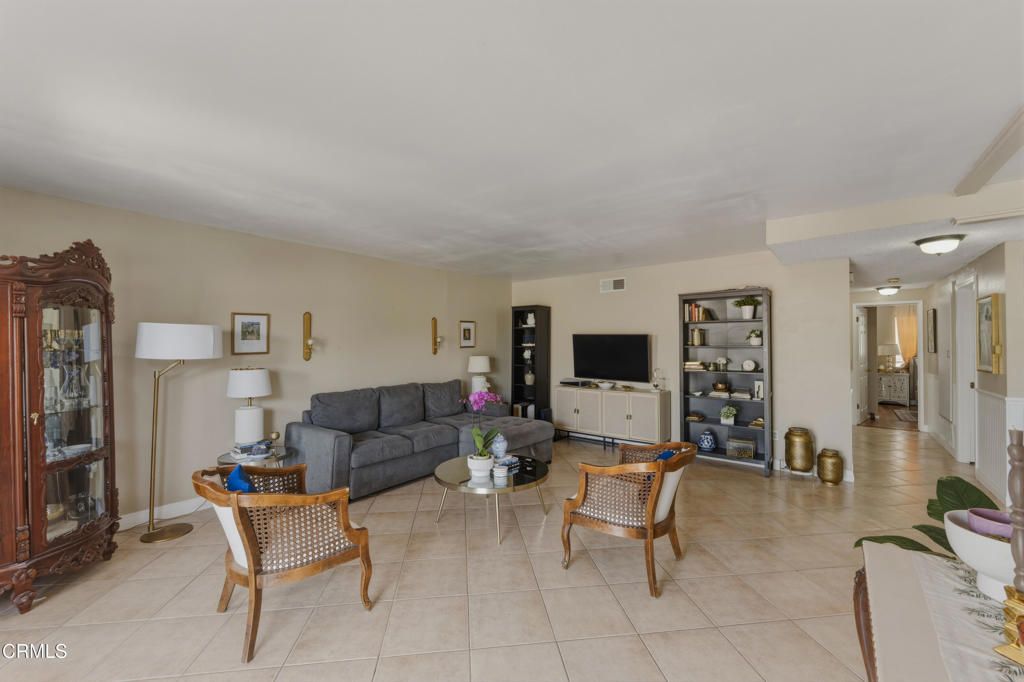 Image 12 of property listing at 12159 Hoyt Street, Sylmar, CA 91342