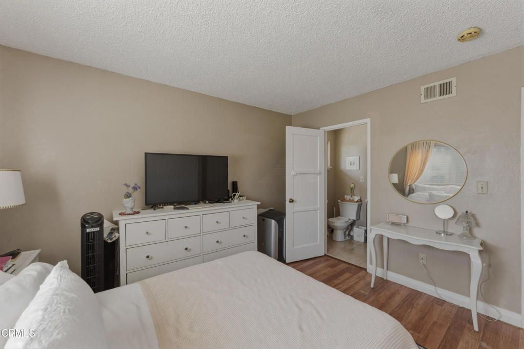 Image 17 of property listing at 12159 Hoyt Street, Sylmar, CA 91342