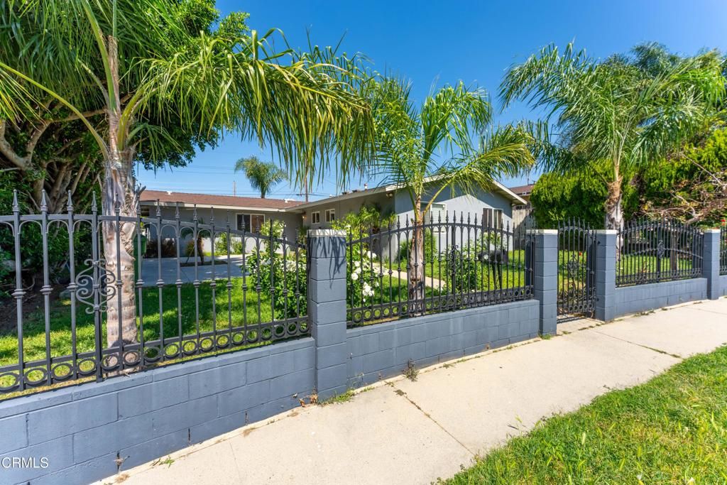 Image 3 of property listing at 12159 Hoyt Street, Sylmar, CA 91342