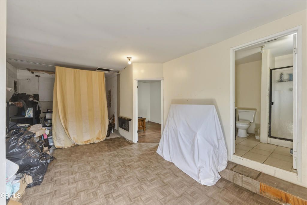 Image 31 of property listing at 12159 Hoyt Street, Sylmar, CA 91342