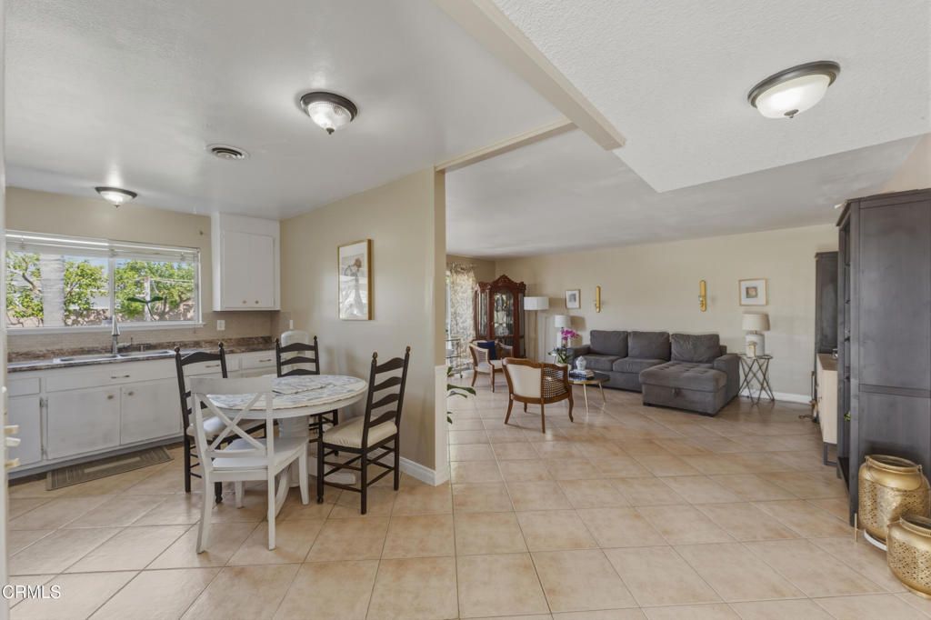 Image 5 of property listing at 12159 Hoyt Street, Sylmar, CA 91342