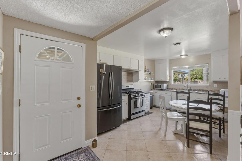 Image 6 of property listing at 12159 Hoyt Street, Sylmar, CA 91342