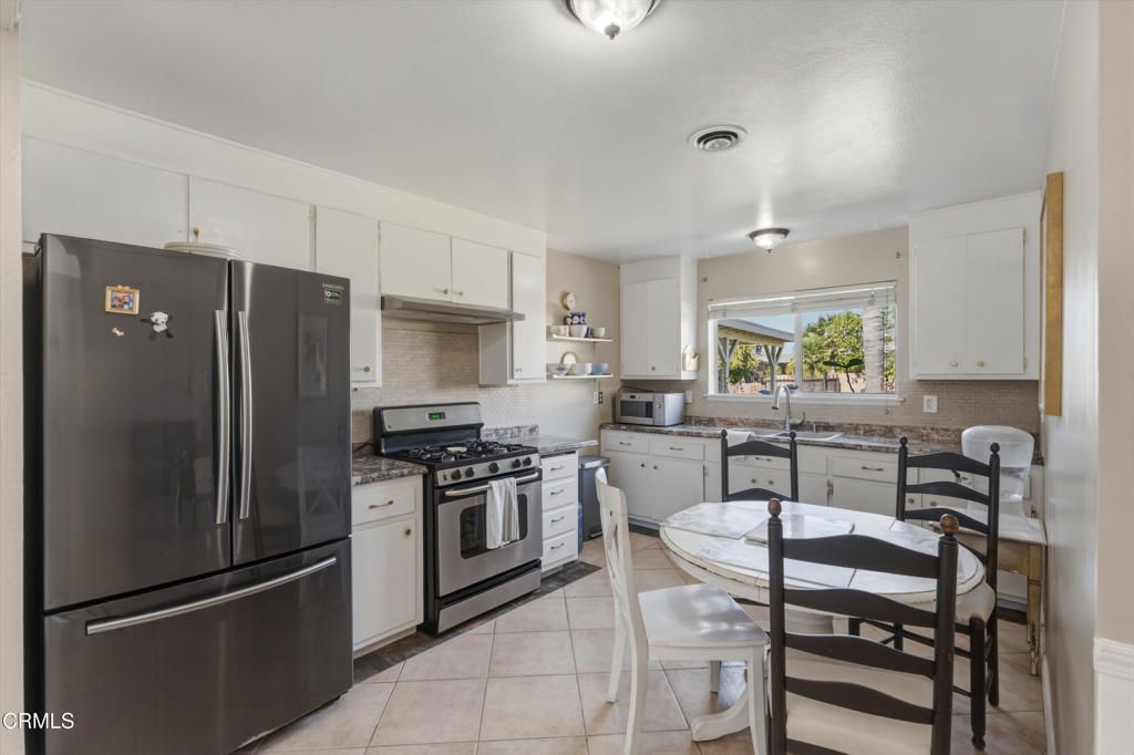 Image 8 of property listing at 12159 Hoyt Street, Sylmar, CA 91342