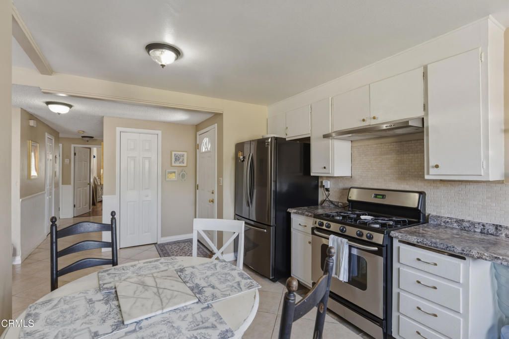 Image 9 of property listing at 12159 Hoyt Street, Sylmar, CA 91342