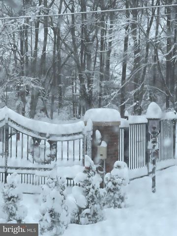 8801 CHRISTINA LN, Clinton, MD 20735