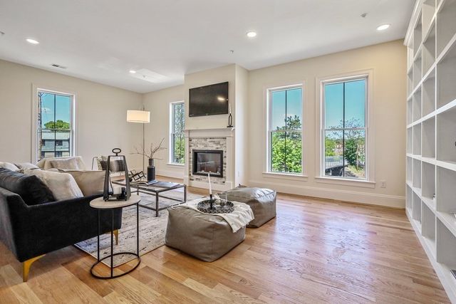 68 Chestnut Street 3, Newton, MA 02465