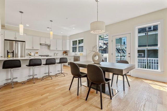 68 Chestnut Street 3, Newton, MA 02465