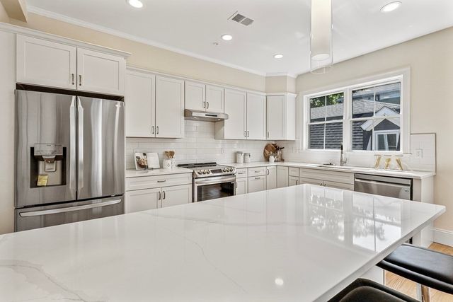 68 Chestnut Street 3, Newton, MA 02465