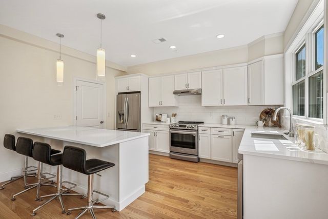 68 Chestnut Street 3, Newton, MA 02465