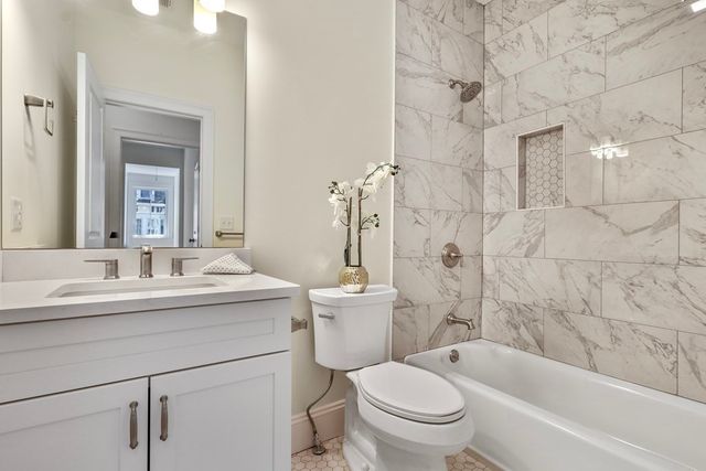 68 Chestnut Street 3, Newton, MA 02465