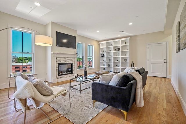 68 Chestnut Street 3, Newton, MA 02465