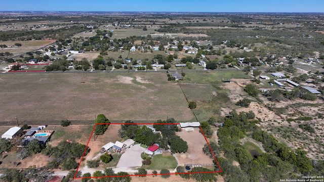 4720 Rakowitz, Adkins, TX 78101