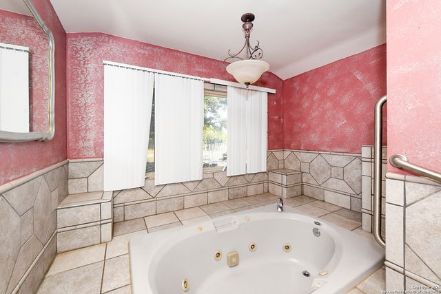 4720 Rakowitz, Adkins, TX 78101