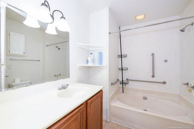 4720 Rakowitz, Adkins, TX 78101