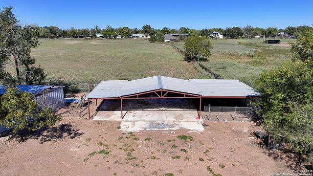 4720 Rakowitz, Adkins, TX 78101