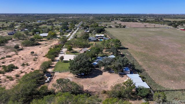 4720 Rakowitz, Adkins, TX 78101