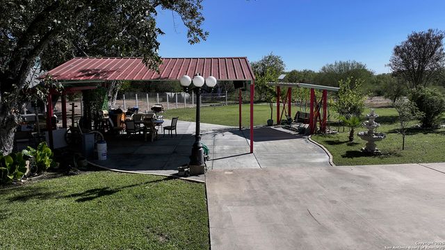 4720 Rakowitz, Adkins, TX 78101