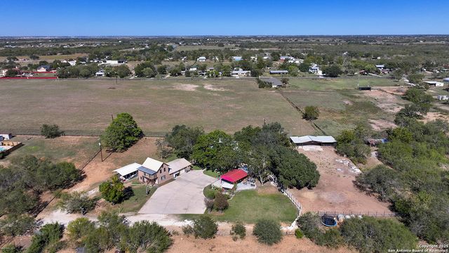 4720 Rakowitz, Adkins, TX 78101
