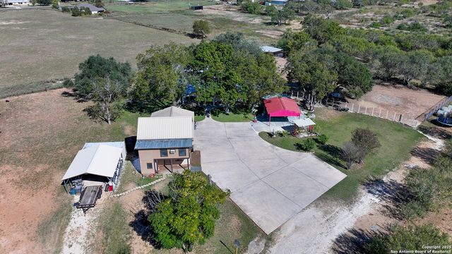 4720 Rakowitz, Adkins, TX 78101