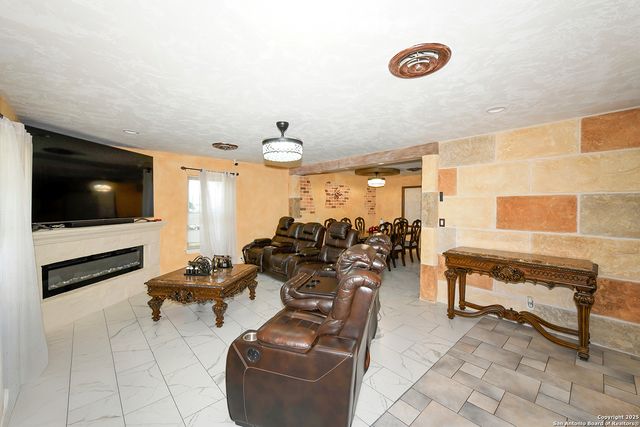 4720 Rakowitz, Adkins, TX 78101