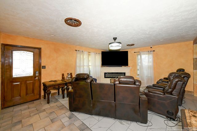 4720 Rakowitz, Adkins, TX 78101