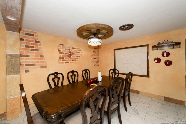 4720 Rakowitz, Adkins, TX 78101