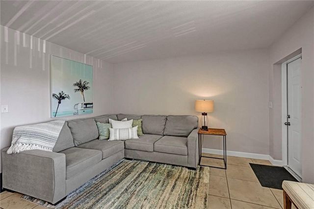 2131 NE 40th Court, Lighthouse Point, FL 33064