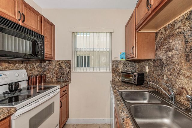 2131 NE 40th Court, Lighthouse Point, FL 33064