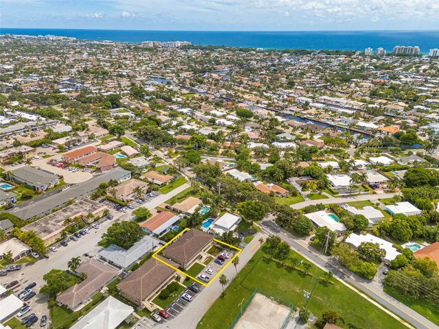 2131 NE 40th Court, Lighthouse Point, FL 33064