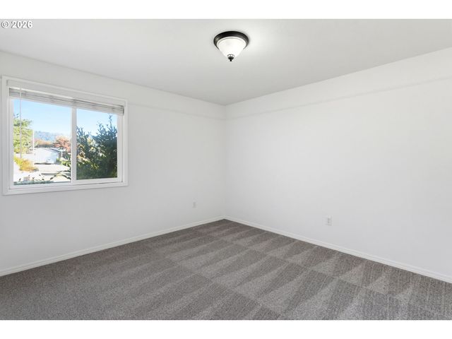 3612 E HEATER St, Newberg, OR 97132