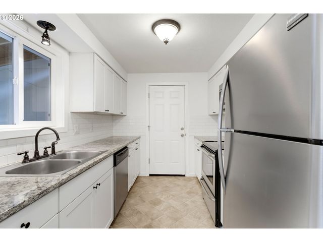 3612 E HEATER St, Newberg, OR 97132