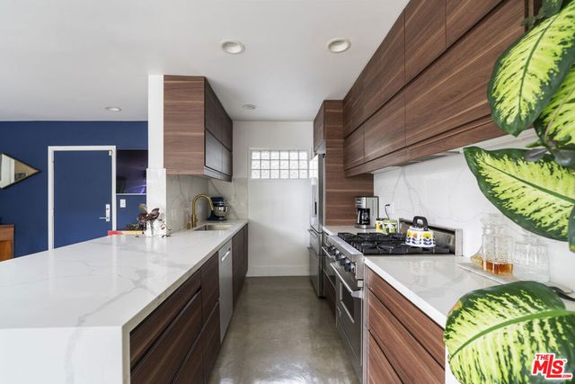 1145 Larrabee Street 9, West Hollywood, CA 90069