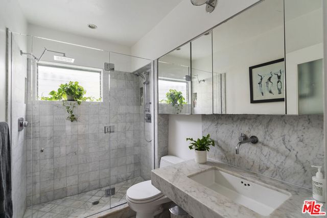 1145 Larrabee Street 9, West Hollywood, CA 90069