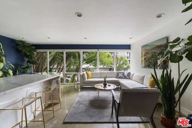 1145 Larrabee Street 9, West Hollywood, CA 90069