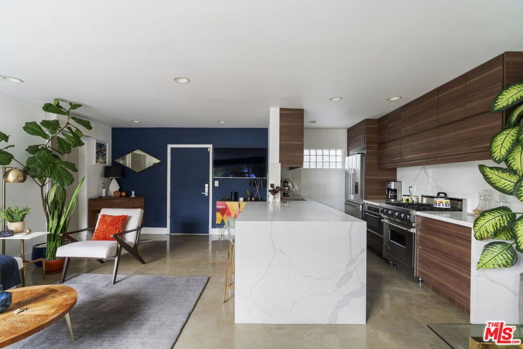 1145 Larrabee Street 9, West Hollywood, CA 90069
