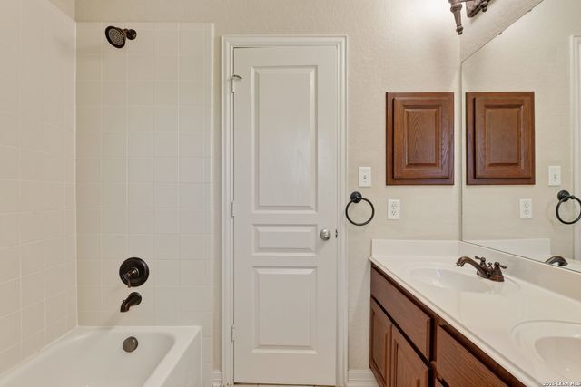9118 OVERLOOK RDG, Boerne, TX 78006