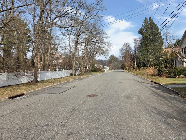 54 Cocks Lane, Locust Valley, NY 11560