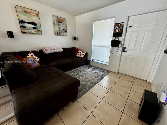 6746 SW 115th Ct 203, Miami, FL 33173