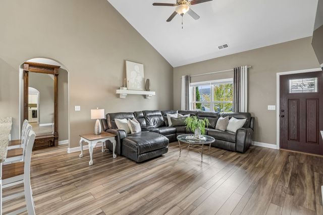 2204 Bee Hive Dr, Columbia, TN 38401
