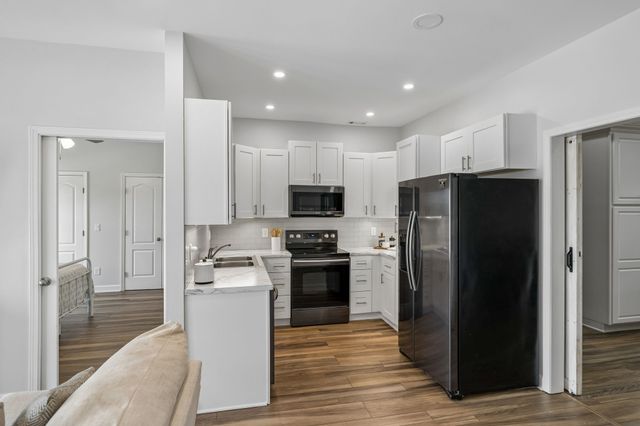 2204 Bee Hive Dr, Columbia, TN 38401