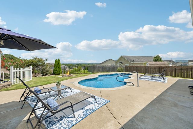 2204 Bee Hive Dr, Columbia, TN 38401