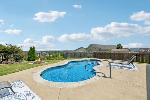 2204 Bee Hive Dr, Columbia, TN 38401