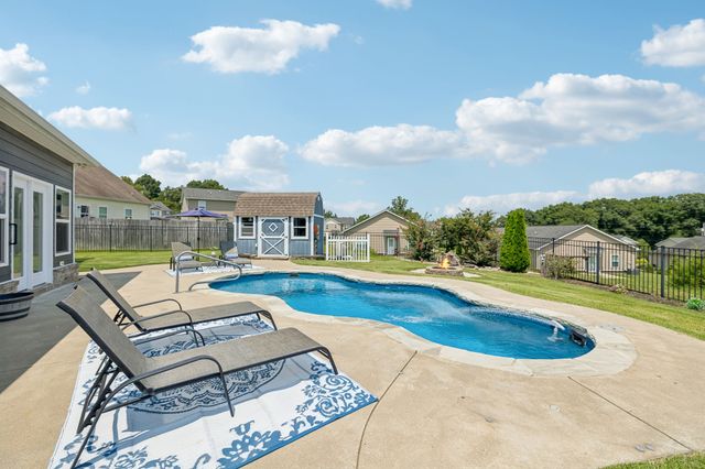 2204 Bee Hive Dr, Columbia, TN 38401