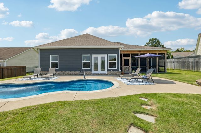 2204 Bee Hive Dr, Columbia, TN 38401
